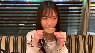 Hè un amicu chì appartene à u stessu club in l'università. È hè a ragazza più attrattiva in u club. Questa hè una atmosfera sexy giapponese.