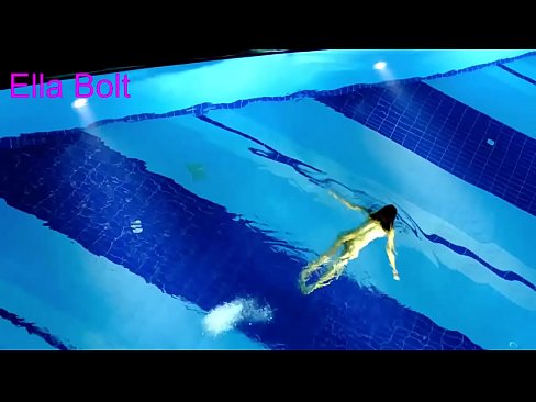❤️ Ùn possu micca piantà di fighjulà, ghjovana bionda catturata nuda in piscina ELLA BOLT ❤️ Bella porno à noi