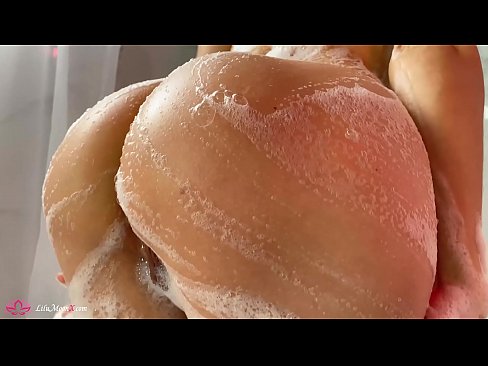 ❤️ Brunette si masturba a figa cù un vibratore per un orgasmu intensu in a doccia ❤️ Bella porno à noi