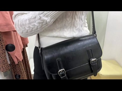 ❤️ Masturbazione publica di a ghjovana cagna FeralBerry cù un dildo in a sala di prove ❤️ Bella porno à noi